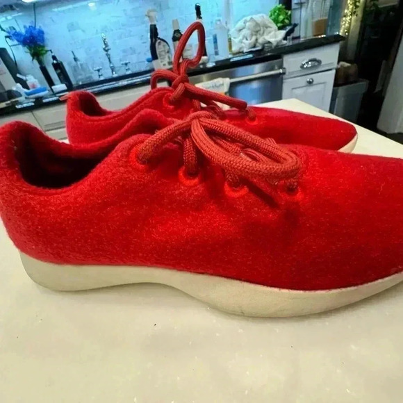 All birds women’s sneakers red lace up size 9 perfect condition! - Picture 4 of 7